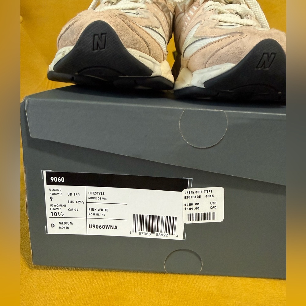 New Balance Women's 9060 W10.5 - Picture 2 of 8
